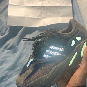 Yeezy 700s Mauve Sz 7